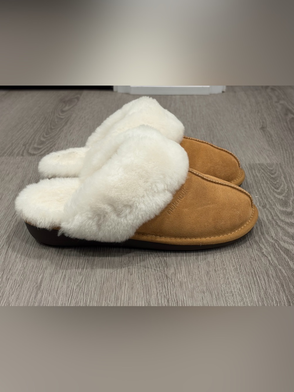 Nuknuuk Suede Sheepskin Slippers Chestnut/Cream – Size 8